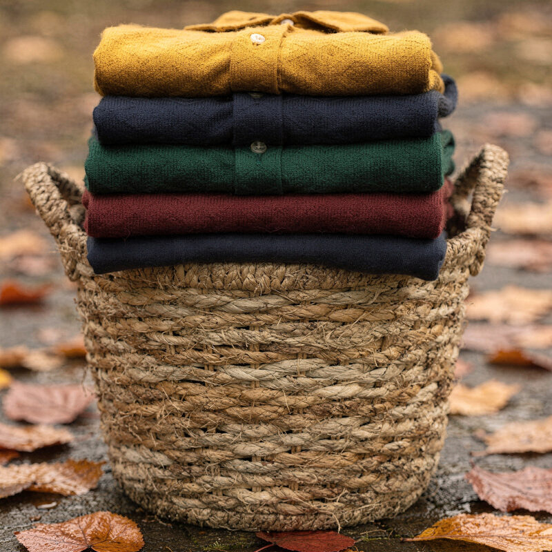 Netjes gevouwen kleurrijke kleding — Nobel Wash wasservice